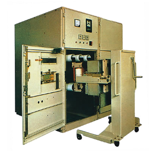 KYN18A-12戶內(nèi)交流鎧裝移開(kāi)式開(kāi)關(guān)設(shè)備